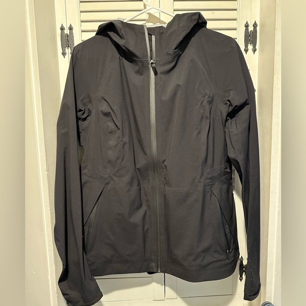 EUC Lululemon rain jacket.